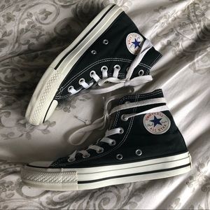 Size 6 women’s High Top Black Converse